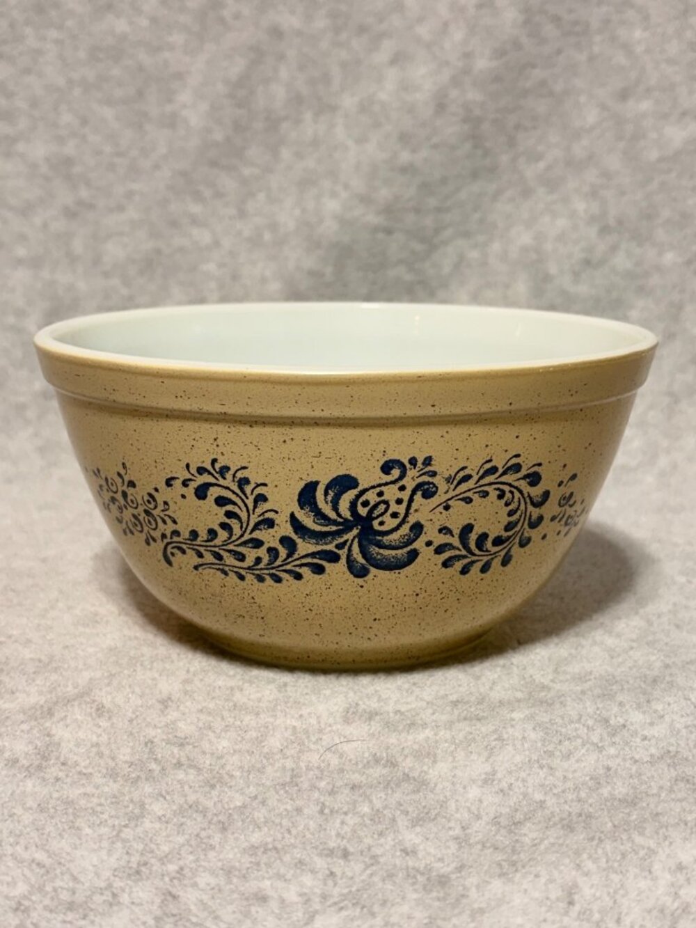 Vintage PYREX Homestead 402 Mixing Bowl Tan Blue Nesting 1.5Qt